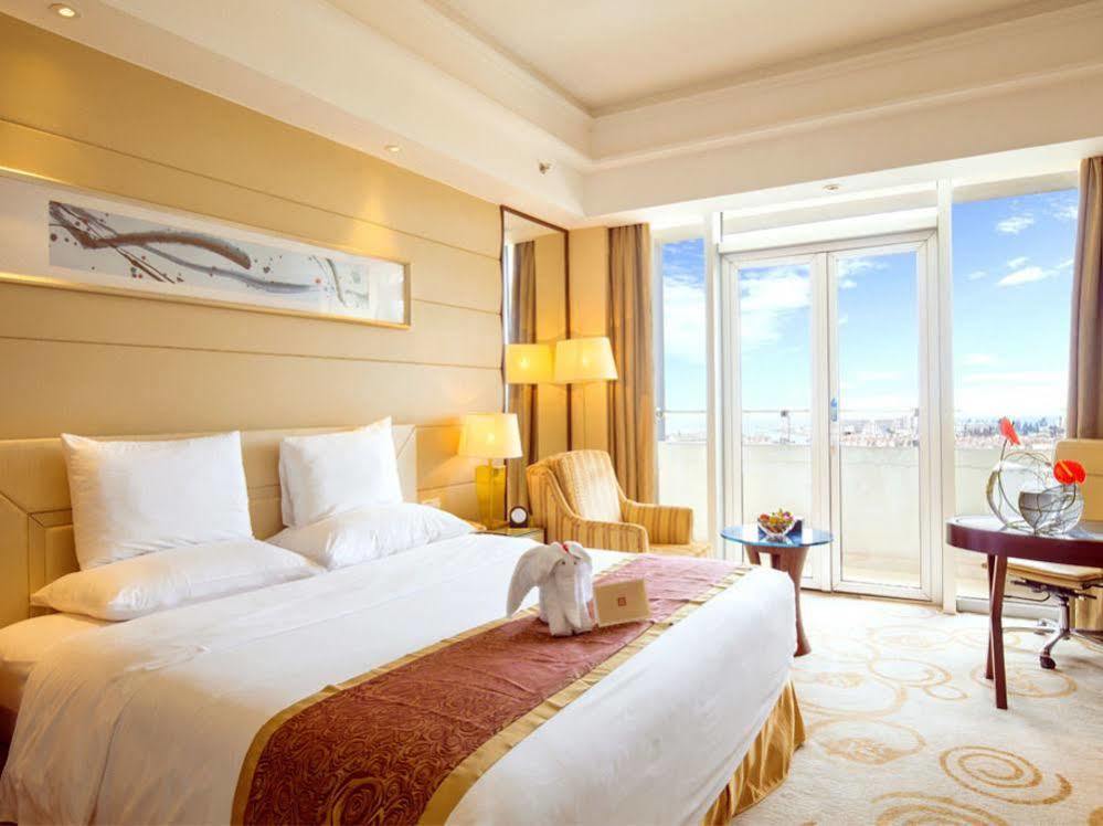 Golden Shining New Century Grand Hotel Бейхай Екстер'єр фото